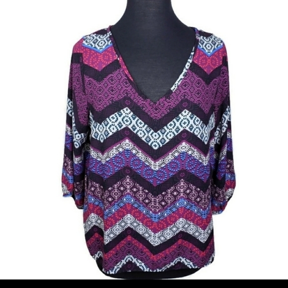 Renee c. | V-Neck 3/4 Sleeve Multi Color Chevron Top - Picture 2 of 6
